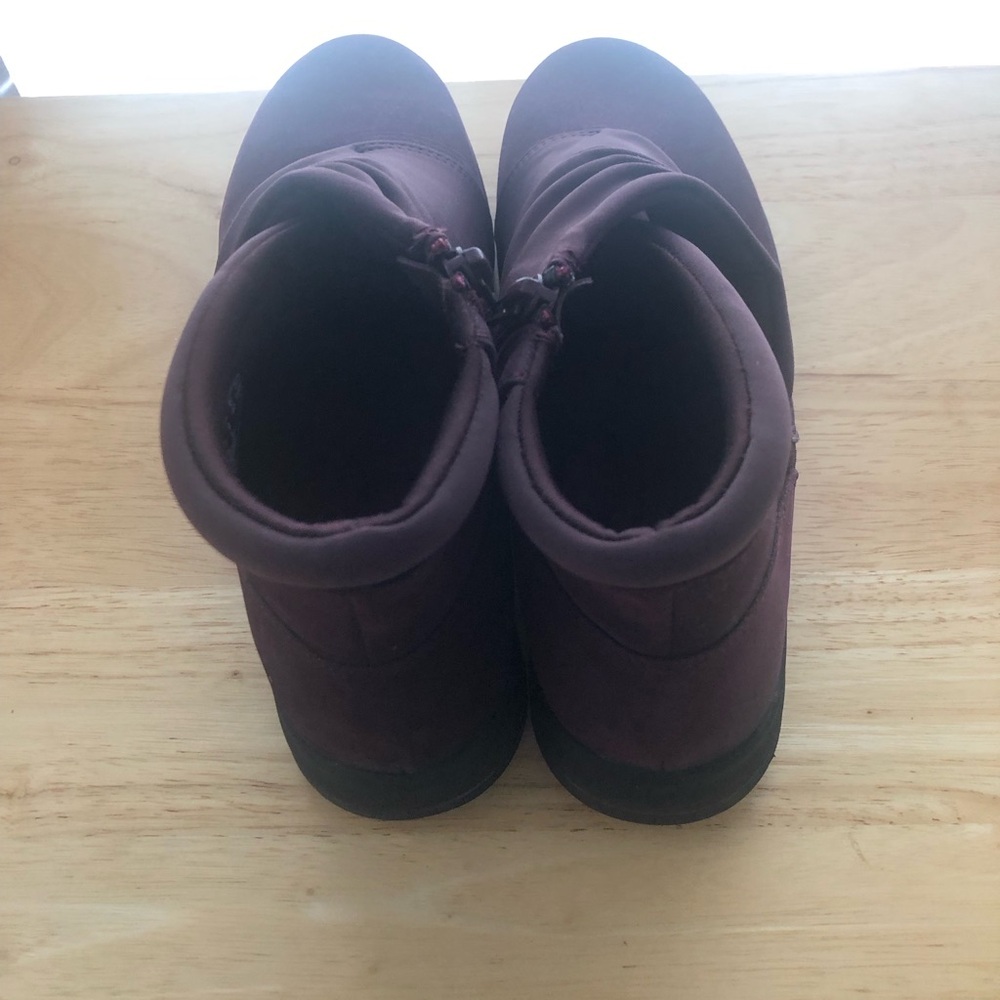 NWOT Clarks Cloudsteppers Purple Burgundy Breeze Dusk Booties Boots Size 9 - Picture 4 of 14